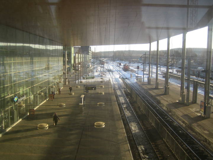 The station platform at Jyväskylä seen from the glassed-in skybridge (seen in the previous photo)