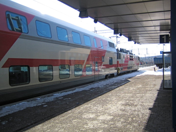 The southbound train waits at the station platform in Jyväskylä 